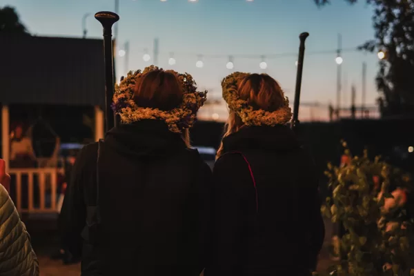 Saulgriežu saullēkta sagaidīšana uz SUP jūrā
