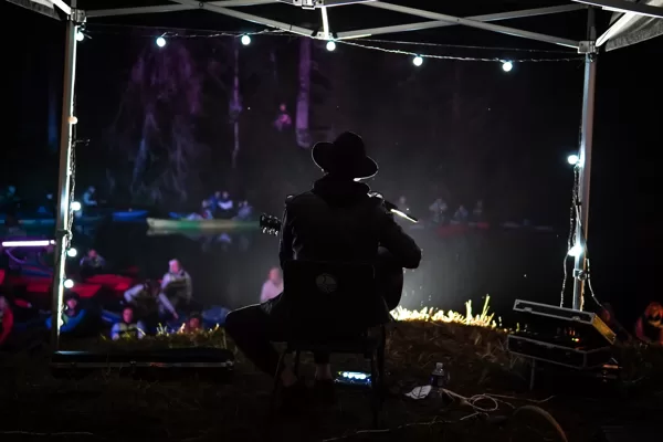 Koncerti uz SUP dēļiem dabā
