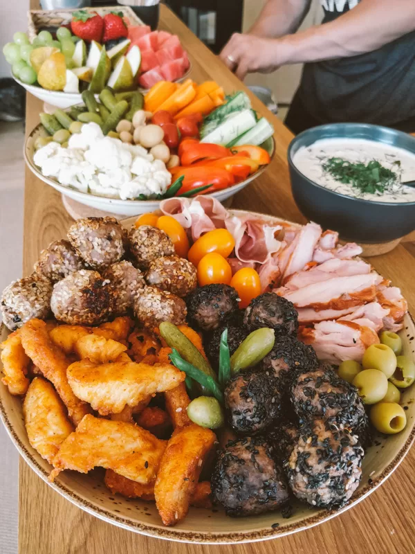 Svinības Spura cafe