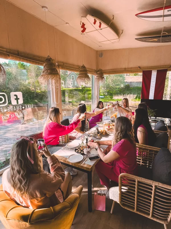 Svinības Spura cafe